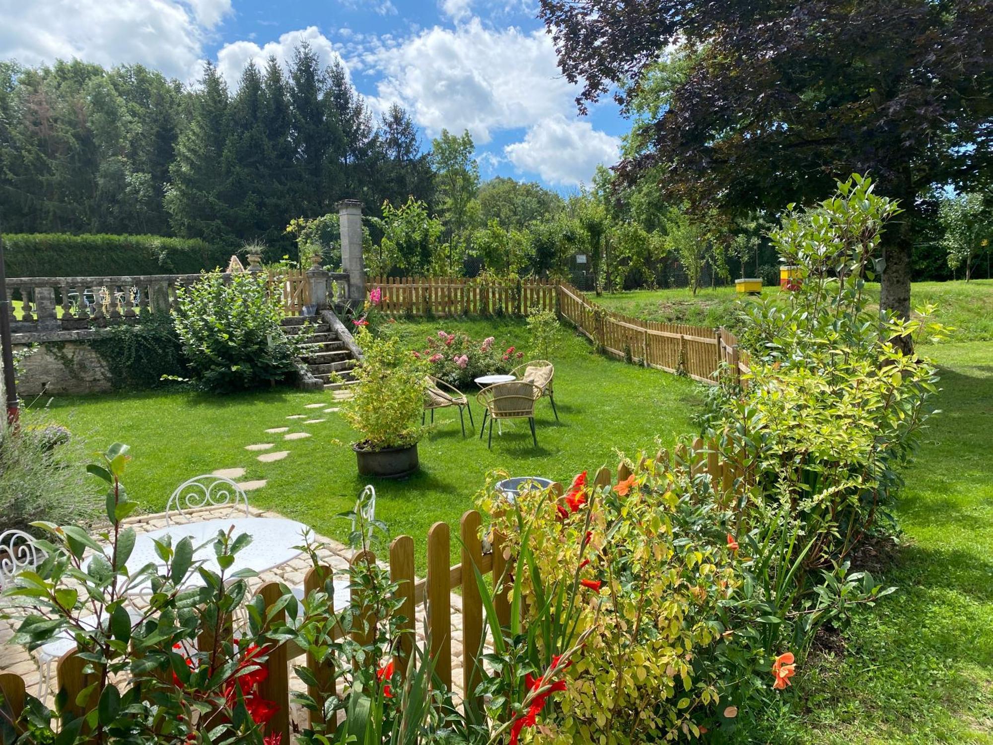 Le Colombier De Malpas Bed & Breakfast Quingey ภายนอก รูปภาพ