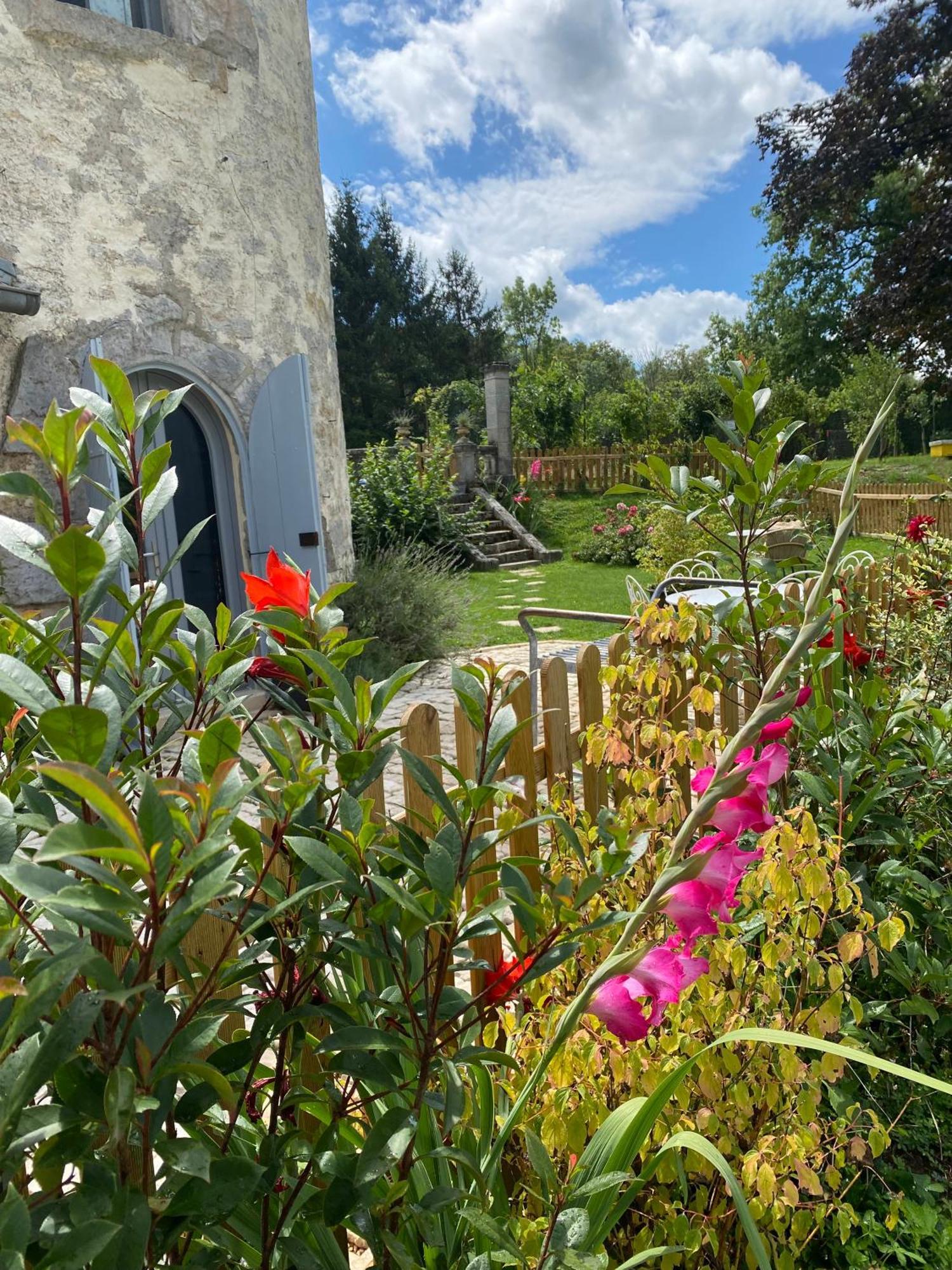 Le Colombier De Malpas Bed & Breakfast Quingey ภายนอก รูปภาพ