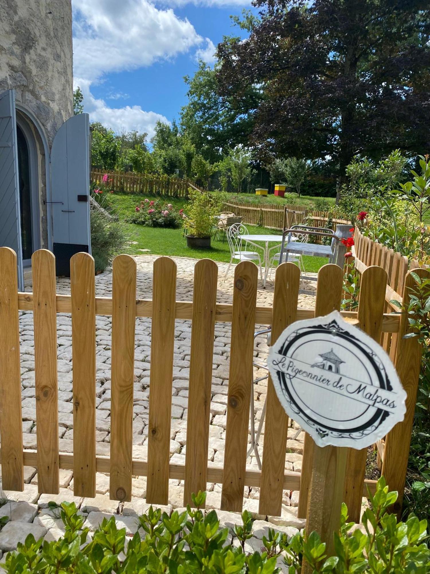 Le Colombier De Malpas Bed & Breakfast Quingey ภายนอก รูปภาพ