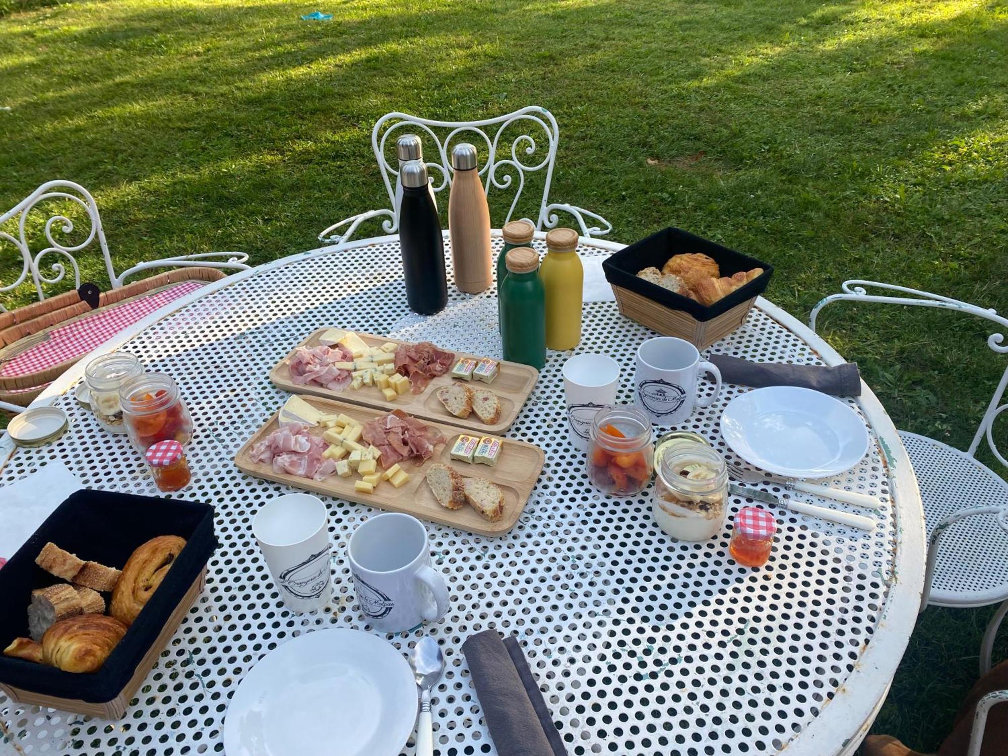 Le Colombier De Malpas Bed & Breakfast Quingey ภายนอก รูปภาพ